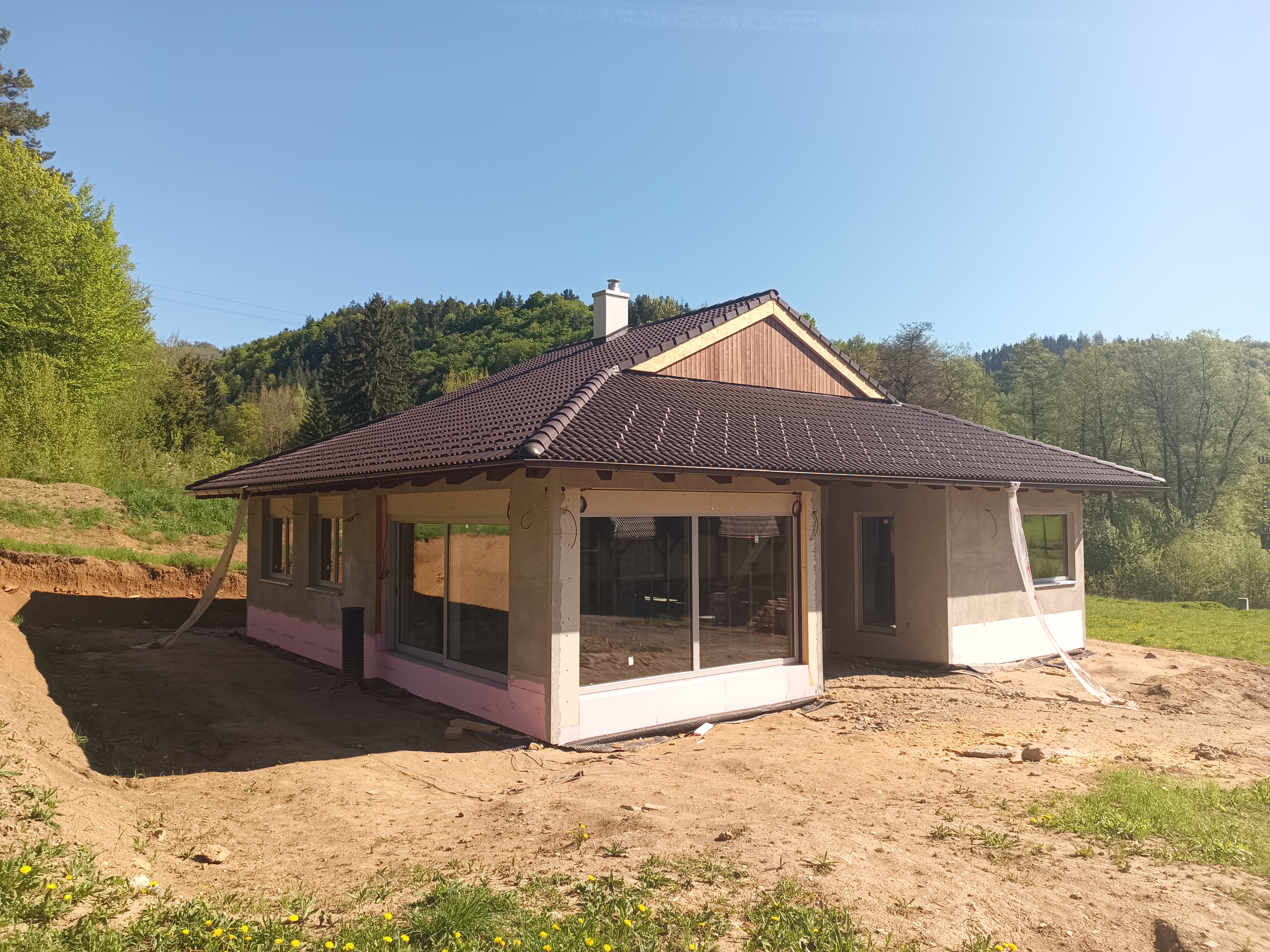 Rodinný bungalov s valbovou strechou od FIPA