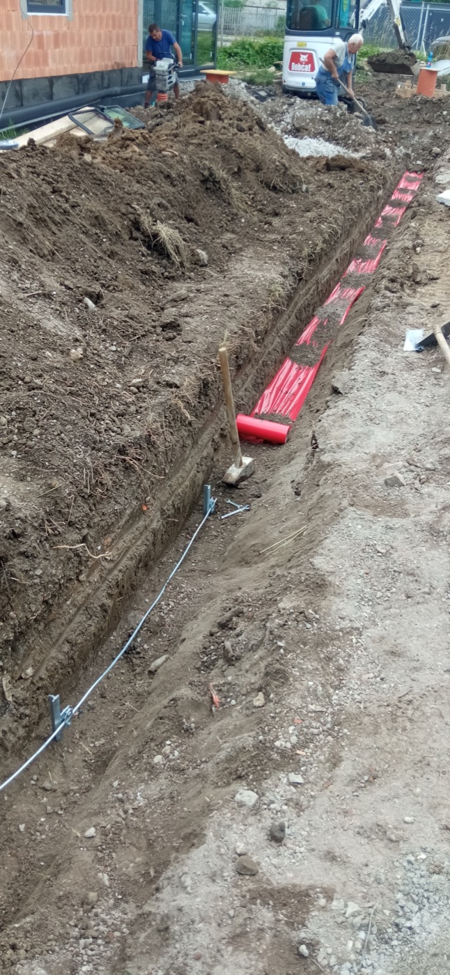 Výkop a uloženie HDPE chráničiek pre elektrickú prípojku